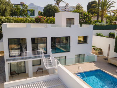 Villa for sale in Nueva Andalucia