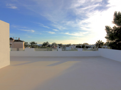 Villa for sale in Nueva Andalucia