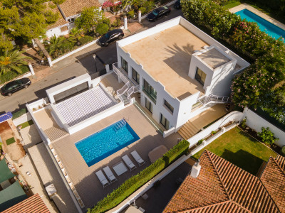 Villa for sale in Nueva Andalucia