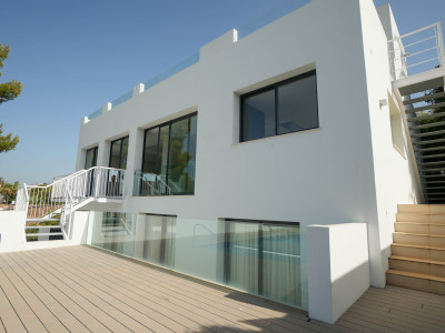 Villa for sale in Nueva Andalucia