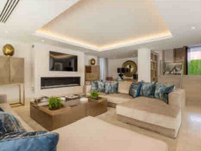Villa en venta en Oasis de Banús, Marbella Golden Mile