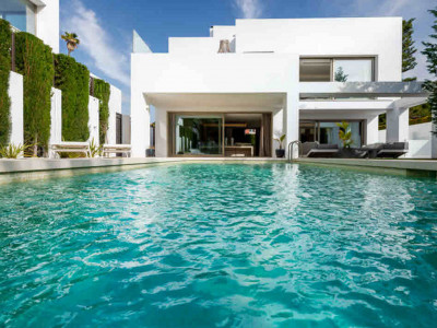 Villa en venta en Oasis de Banús, Marbella Golden Mile