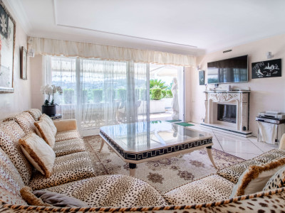 Penthouse for sale in Los Granados Golf, Nueva Andalucia