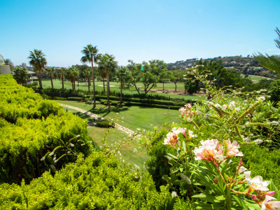 Penthouse for sale in Los Granados Golf, Nueva Andalucia