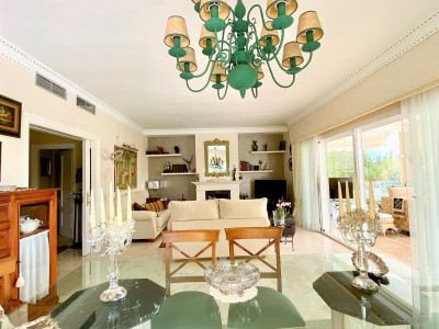 Villa for sale in El Rosario, Marbella East