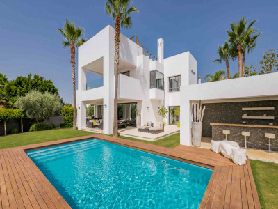 Villa en venta en Altos de Puente Romano, Marbella Golden Mile