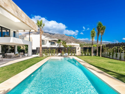 Villa en venta en Lomas del Virrey, Marbella Golden Mile