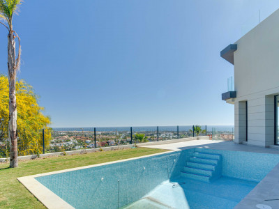 Villa for sale in Benahavis