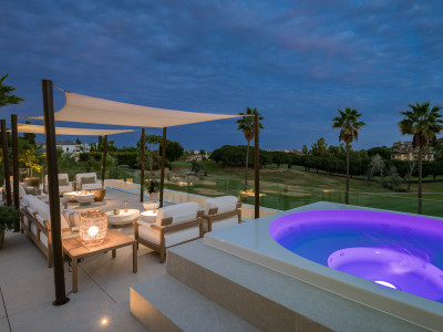 Villa zum Verkauf in Nueva Andalucia