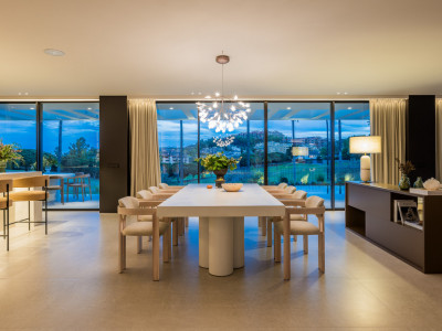 Villa zum Verkauf in Nueva Andalucia
