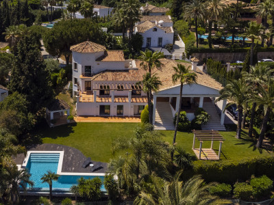 Villa for sale in Las Brisas, Nueva Andalucia