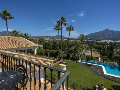 Villa for sale in Las Brisas, Nueva Andalucia