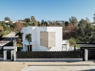 Villa en venta en El Campanario, Estepona