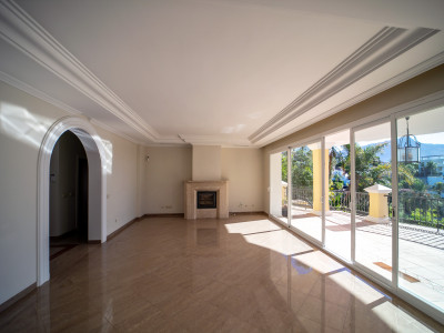 Villa en venta en El Herrojo, Benahavis