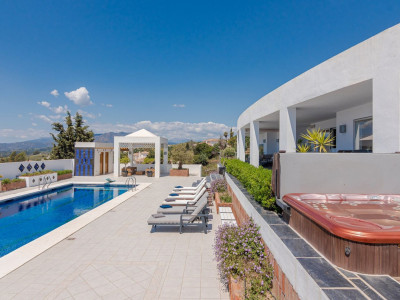 Villa for sale in Mijas