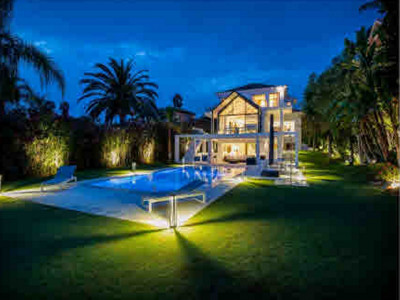 Villa for sale in Los Naranjos Golf, Nueva Andalucia