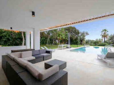 Villa for sale in Los Naranjos Golf, Nueva Andalucia