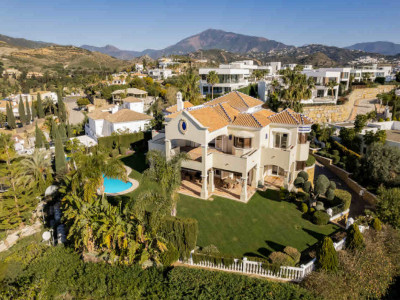 Villa for sale in La Alqueria, Benahavis