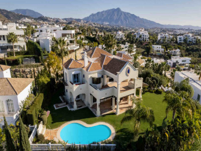 Villa for sale in La Alqueria, Benahavis