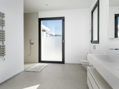 Villa en venta en Aloha, Nueva Andalucia