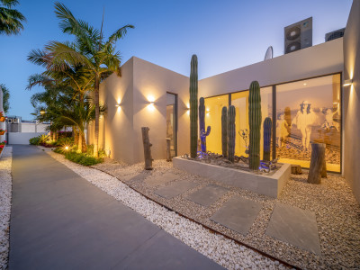 Impressive and elegant contemporary villa