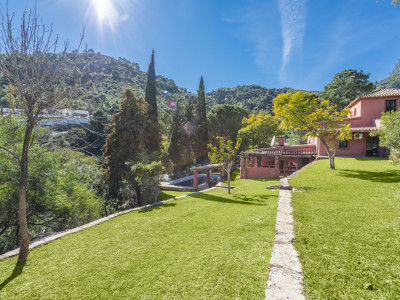 Finca for sale in Benahavis