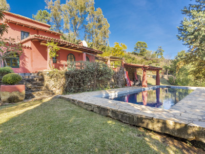 Finca for sale in Benahavis