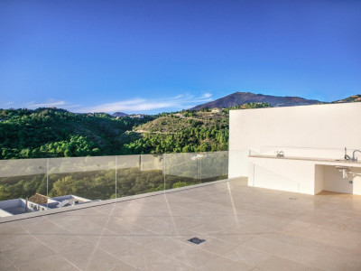 Villa for sale in Puerto del Almendro, Benahavis