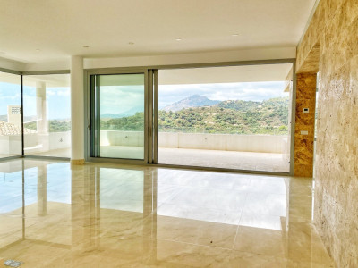 Villa for sale in Puerto del Almendro, Benahavis