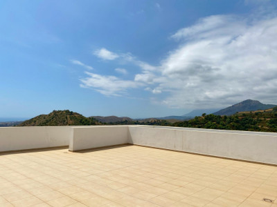 Villa for sale in Puerto del Almendro, Benahavis