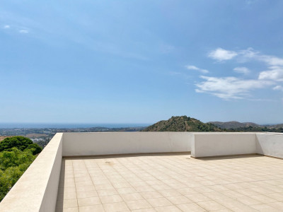 Villa for sale in Puerto del Almendro, Benahavis