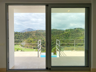 Villa for sale in Puerto del Almendro, Benahavis