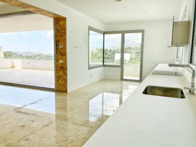 Villa for sale in Puerto del Almendro, Benahavis