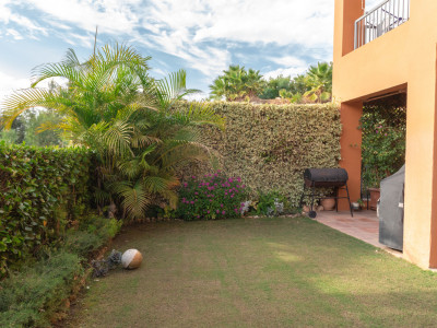 Apartamento Planta Baja en venta en Benatalaya, Estepona