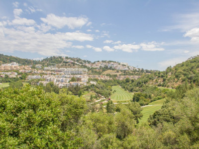 Villa for sale in Puerto del Almendro, Benahavis