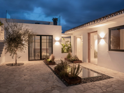 Villa for sale in Nueva Andalucia