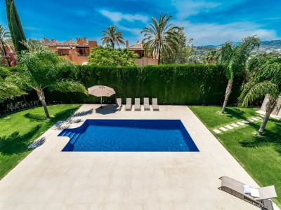 Villa for sale in Nueva Andalucia