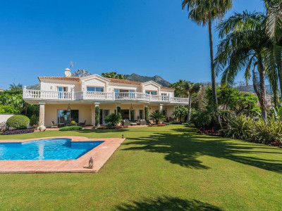The fabulous south-facing property is surrounded with picture-perfect Andalusian nature