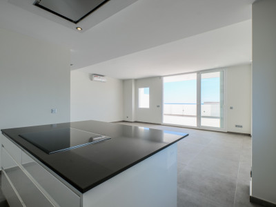 Penthouse for sale in Guadalobon, Estepona