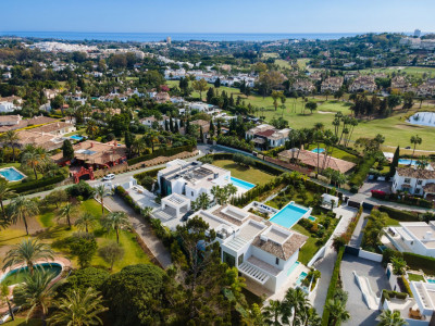 Villa for sale in La Cerquilla, Nueva Andalucia