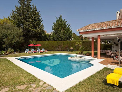 Villa for sale in Bel Air, Estepona