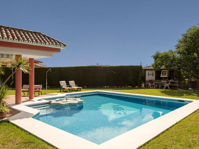 Villa for sale in Bel Air, Estepona