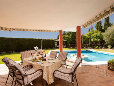 Villa for sale in Bel Air, Estepona