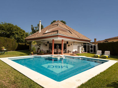 Villa for sale in Bel Air, Estepona