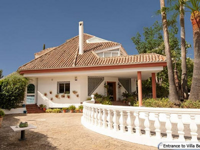 Villa for sale in Bel Air, Estepona