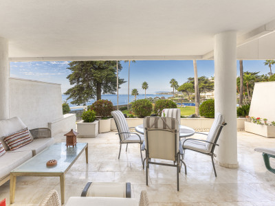 Апартамент на нижнем этаже в продаже в Los Granados Playa - Эстепона, Апартамент на нижнем этаже