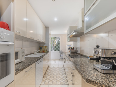 Апартамент на нижнем этаже в продаже в Los Granados Playa, Эстепона