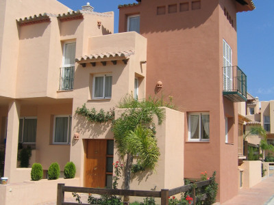 Maison de Ville à vendre à Condes de Iza, Nueva Andalucia