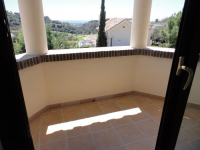 Villa en venta en Los Arqueros, Benahavis