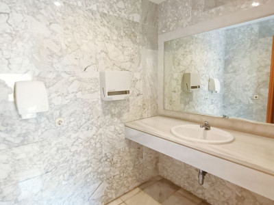 Geschäft zum Verkauf in Tembo Banus, Marbella - Puerto Banus